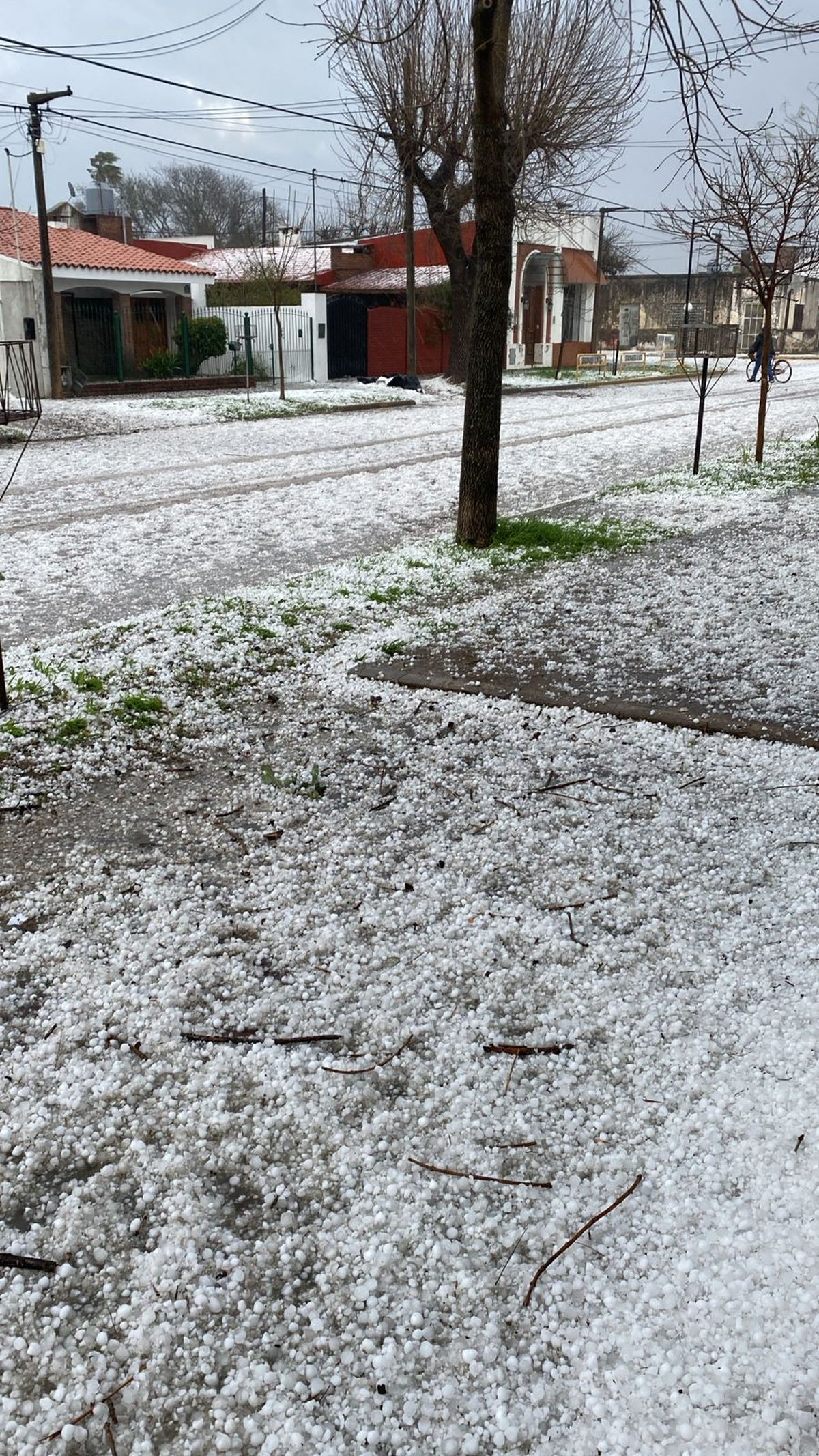 La localidad de Las Rosas fue una de las más afectadas por el granizo este jueves por la mañana.