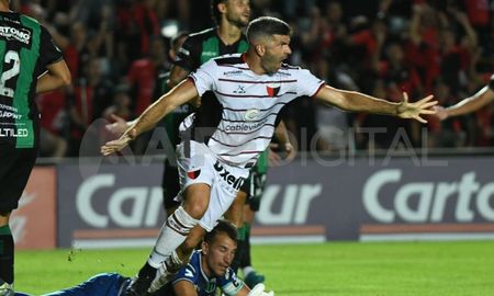 Doce años pasaron del último grito de Emmanuel Gigliotti con la camiseta de Colón, en un partido oficial. Doce años pasaron del último grito de Emmanuel Gigliotti con la camiseta de Colón, en un partido oficial.