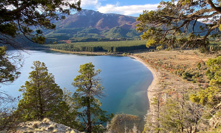 Villa Lago Meliquina, un pequeño pueblo ubicado en la provincia Neuquén con vista al lago. Villa Lago Meliquina, un pequeño pueblo ubicado en la provincia Neuquén con vista al lago.