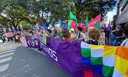 Cientos de mujeres, diversidades y activistas independientes marcharon desde Plaza del Soldado. Cientos de mujeres, diversidades y activistas independientes marcharon desde Plaza del Soldado.