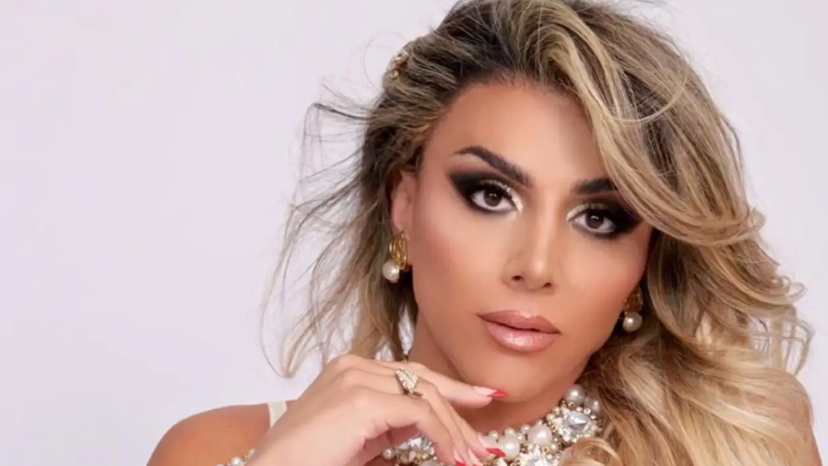 Barbie Di Rocco es una reconocida escritora y activista trans argentina, originaria de San Nicolás de los Arroyos. Barbie Di Rocco es una reconocida escritora y activista trans argentina, originaria de San Nicolás de los Arroyos.