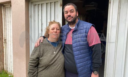 Juan Pablo, el joven sordomudo que perdió todo en un incendio. Adela, su mamá, contó que ese día “Juan Pablo prendió la cocina y se le vino la llamarada que se expandió a la garrafa, a la heladera y toda la casa”. Juan Pablo, el joven sordomudo que perdió todo en un incendio. Adela, su mamá, contó que ese día “Juan Pablo prendió la cocina y se le vino la llamarada que se expandió a la garrafa, a la heladera y toda la casa”.