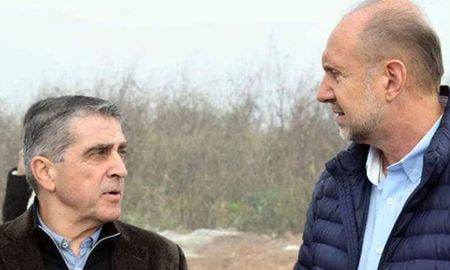 La sanción de dos leyes vinculadas al funcionamiento del Ministerio de Seguridad y de otros organismos del Poder Judicial de la provincia evidenció la tensión que existe entre el Ejecutivo, un sector del oficialismo y la oposición. La sanción de dos leyes vinculadas al funcionamiento del Ministerio de Seguridad y de otros organismos del Poder Judicial de la provincia evidenció la tensión que existe entre el Ejecutivo, un sector del oficialismo y la oposición.