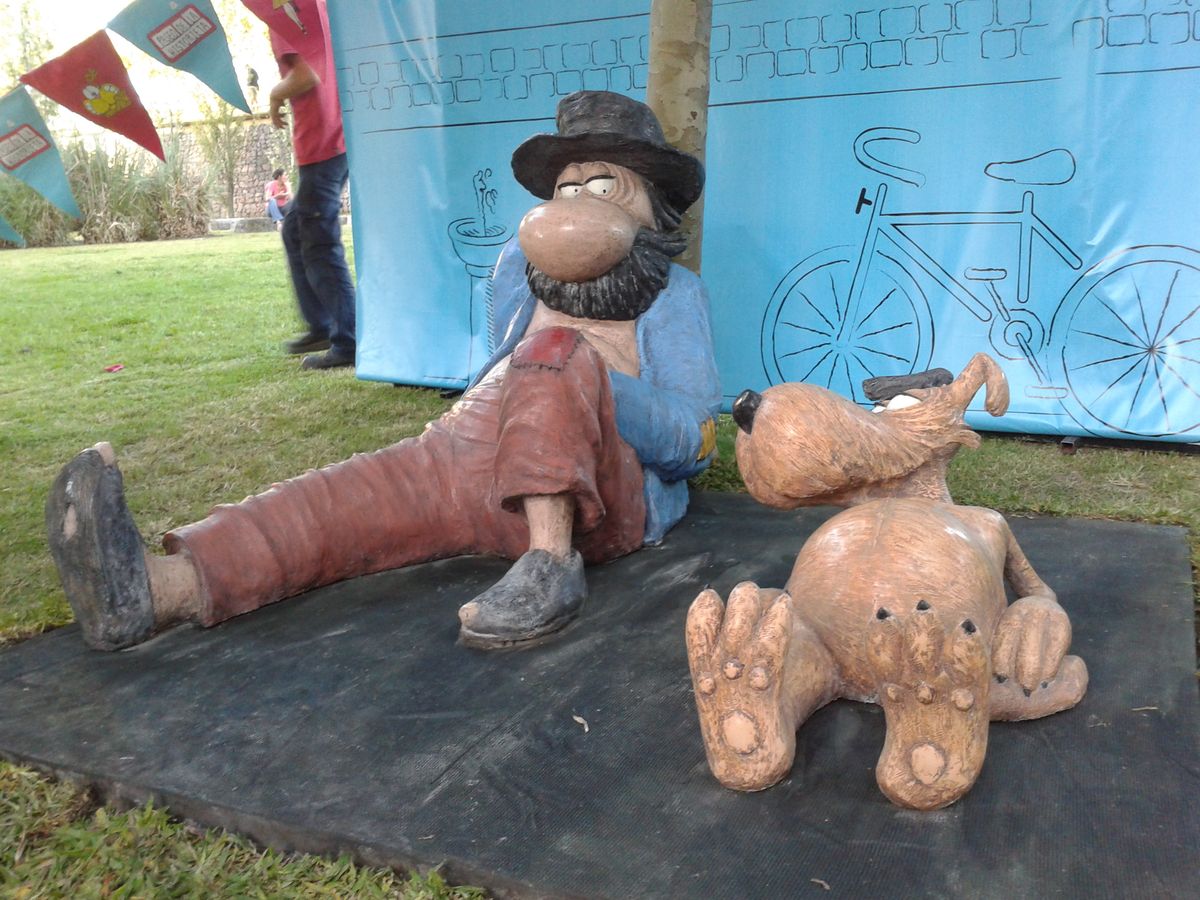 Diógenes y el Linyera, los célebres personajes creados por Tabaré Gómez Laborde, tienen sus lugares en el Paseo de la Historieta de Buenos Aires. Diógenes y el Linyera, los célebres personajes creados por Tabaré Gómez Laborde, tienen sus lugares en el Paseo de la Historieta de Buenos Aires.