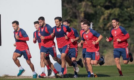 Unión incorporó 7 jugadores para la primera, cinco para las formativas y sufrió 10 bajas. Unión incorporó 7 jugadores para la primera, cinco para las formativas y sufrió 10 bajas.
