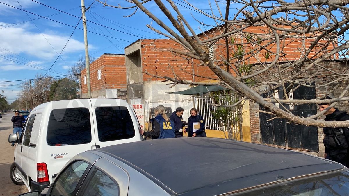 Un hombre mayor de edad fue trasladado detenido por el crimen de Alejandra Ironici.