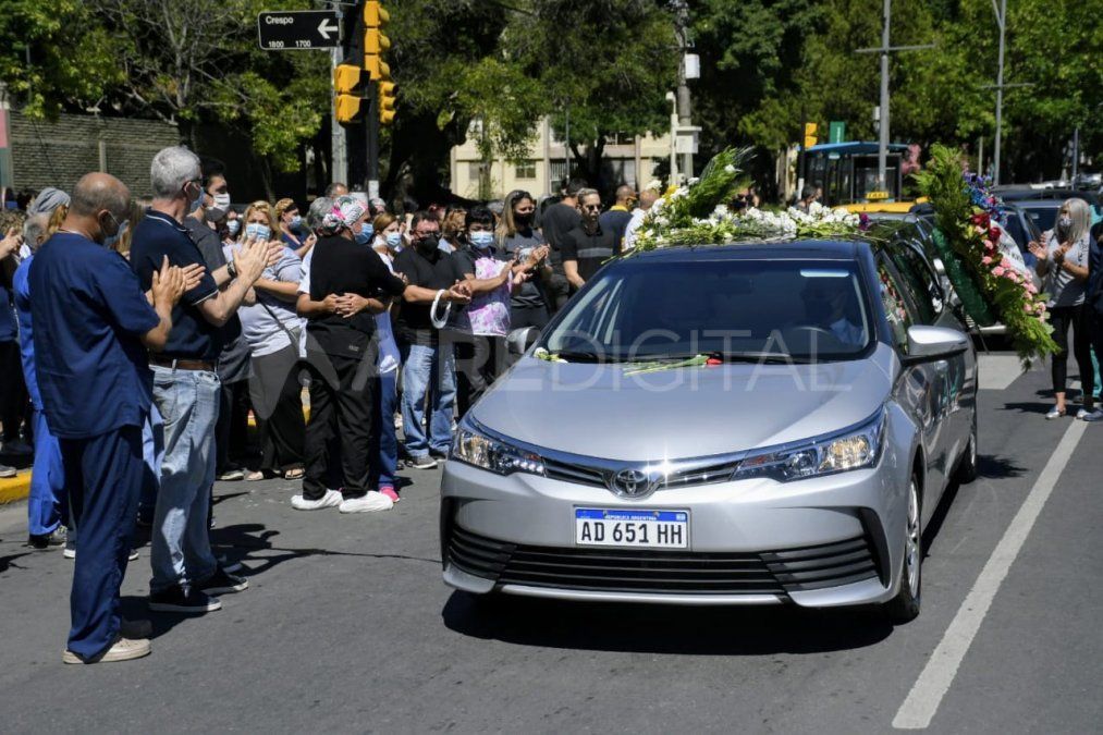Triste despedida a una enfermera del Heca que murió por coronavirus