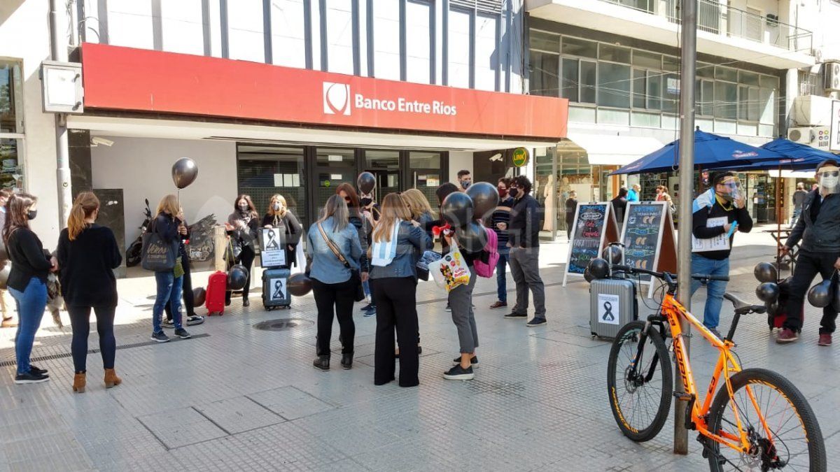 Los trabajadores de turismo marcharon por la peatonal.&nbsp;