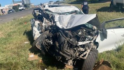 Accidente fatal en la Ruta 65: dos jóvenes murieron tras un choque frontal entre un auto y una camioneta
