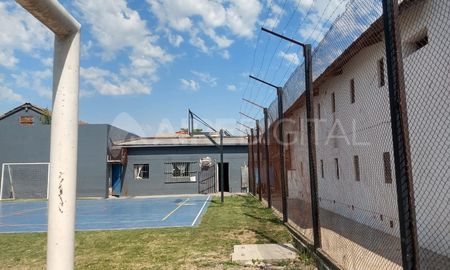 El gobierno provincial inauguró este martes, en la ciudad capital, dos pabellones de alojamiento en el Centro de Responsabilidad Penal Juvenil (CRPJ), ubicado en el predio del penal de Las Flores, obra que demandó una inversión oficial de más de 46 millones de pesos. El gobierno provincial inauguró este martes, en la ciudad capital, dos pabellones de alojamiento en el Centro de Responsabilidad Penal Juvenil (CRPJ), ubicado en el predio del penal de Las Flores, obra que demandó una inversión oficial de más de 46 millones de pesos.