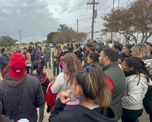 Familias de la escuela Manuel Belgrano de Recreo se concentraron para exigir seguridad tras varios robos a mano armada cerca del establecimiento. Familias de la escuela Manuel Belgrano de Recreo se concentraron para exigir seguridad tras varios robos a mano armada cerca del establecimiento.