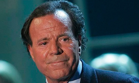 Julio Iglesias acusado de agresiones sexuales enfrenta las denuncias más graves de su trayectoria pública. Julio Iglesias acusado de agresiones sexuales enfrenta las denuncias más graves de su trayectoria pública.