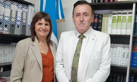 Patricia Bullrich junto al juez federal de Reconquista, Aldo Alurralde. Patricia Bullrich junto al juez federal de Reconquista, Aldo Alurralde.