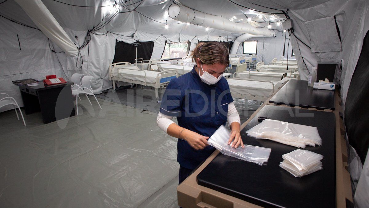 El lunes por la tarde se trasladaron los primeros siete pacientes no covid al hospital modular del Liceo. La ocupación de camas en terapia en el Cullen ronda el 95%.