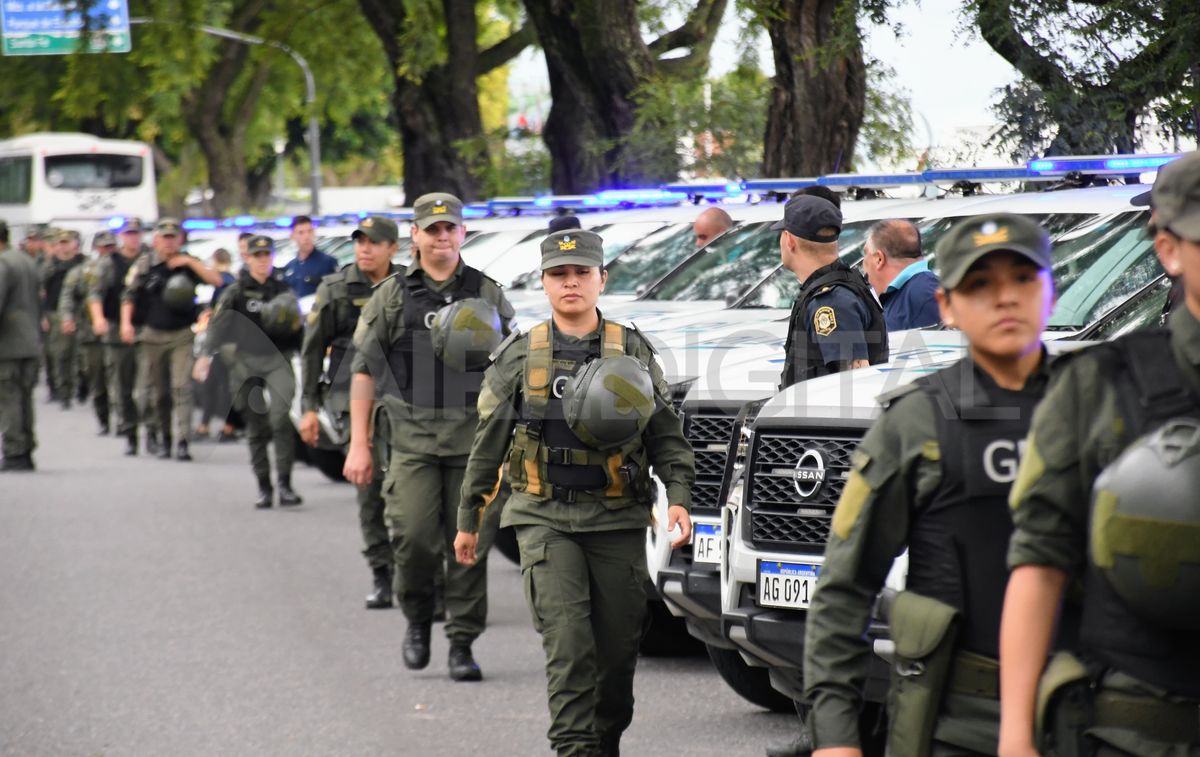 El anuncio de la senadora ocurrió luego de Kicillof envió a Santa Fe 80 patrulleros, medios logísticos y personal especializado para combatir al narcotráfico en Rosario. El anuncio de la senadora ocurrió luego de Kicillof envió a Santa Fe 80 patrulleros, medios logísticos y personal especializado para combatir al narcotráfico en Rosario.