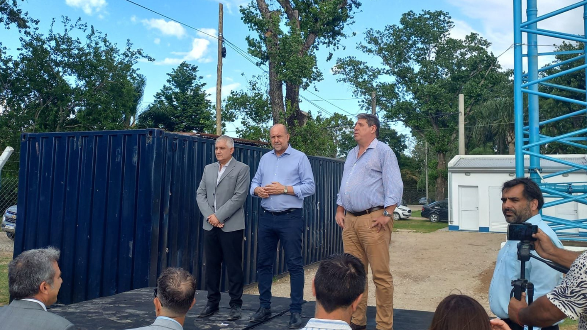 El gobernador Omar Perotti participó del acto inauguración de las obras de agua potable en Sauce Viejo.