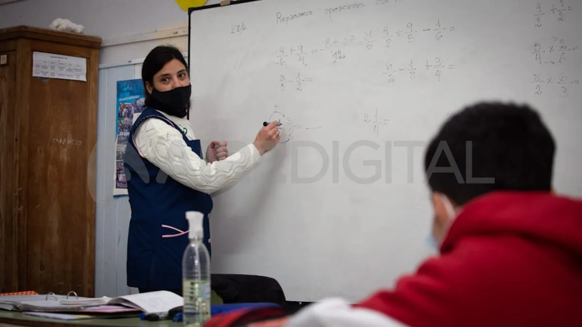 Nación invertirá 18.000 millones de pesos para pagarles a los docentes la hora de más.