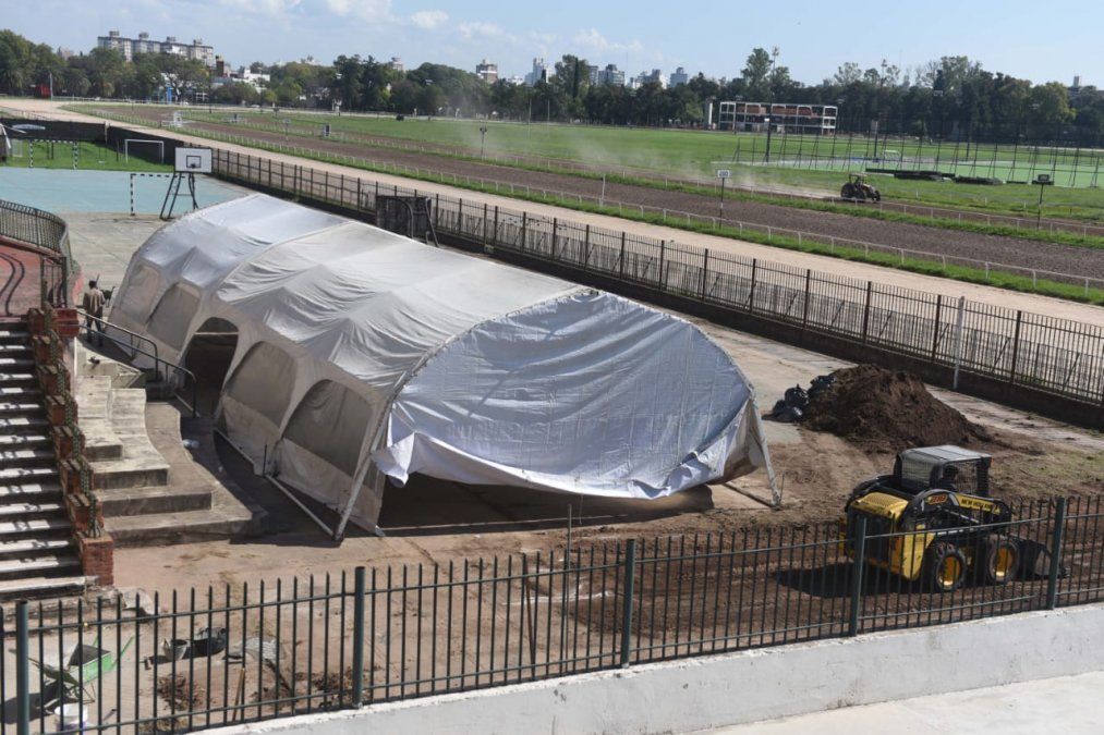 En la sede de la Sociedad Rural de Rosario se est&aacute; preparando un centro de aislamiento.