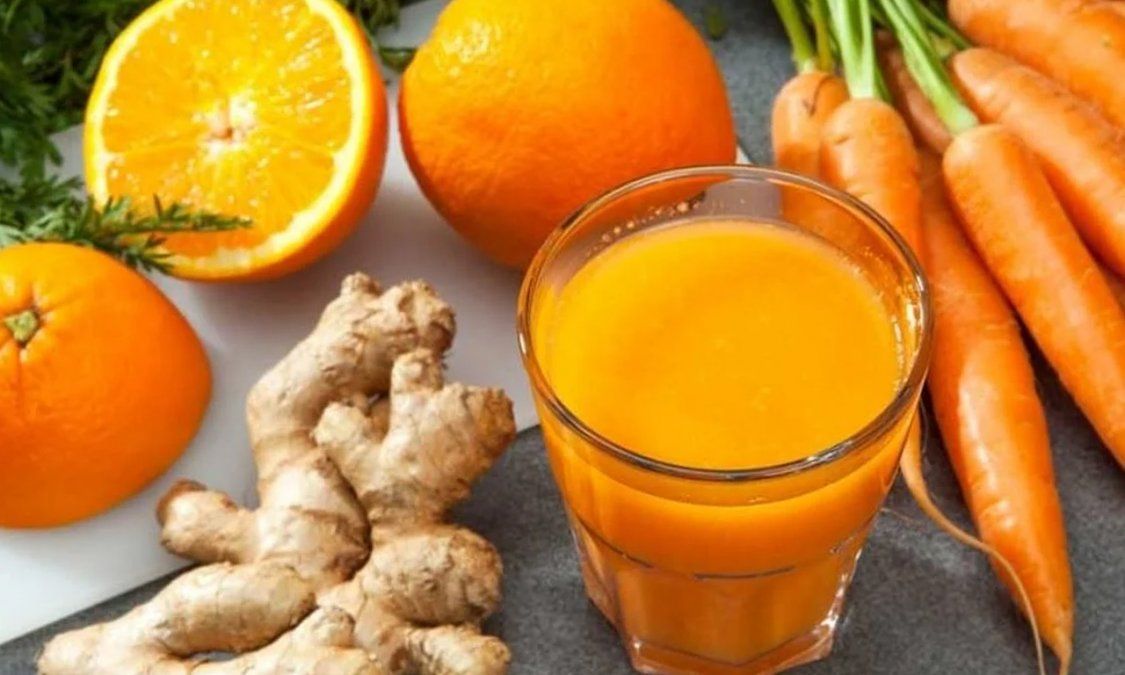 Los jugos y las aguas detox son perfectas para incorporar vegetales y frutas a tu dieta de una manera refrescante y divertida.&nbsp;