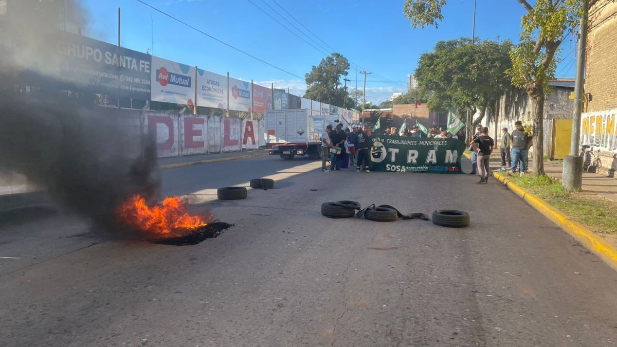 La manifestación incluye un corte de tránsito en Avenida Presidente Perón.