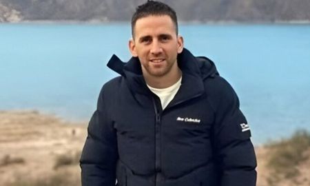 Se lo ve con una camisa y un pantalón celeste y fue reconocido por su pareja. No se indica dónde y cuándo fueron tomadas. Se lo ve con una camisa y un pantalón celeste y fue reconocido por su pareja. No se indica dónde y cuándo fueron tomadas.