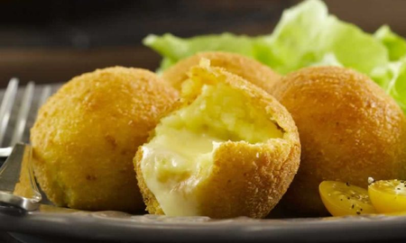 Cómo preparar unas bombas de papa y queso Cómo preparar unas bombas de papa y queso