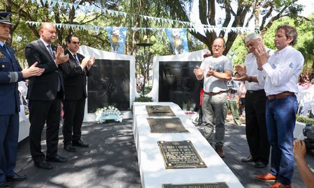 Pasaron 40 años de una de las etapas más duras de la Argentina, que marcó a una generación, dijo Perotti. Pasaron 40 años de una de las etapas más duras de la Argentina, que marcó a una generación, dijo Perotti.