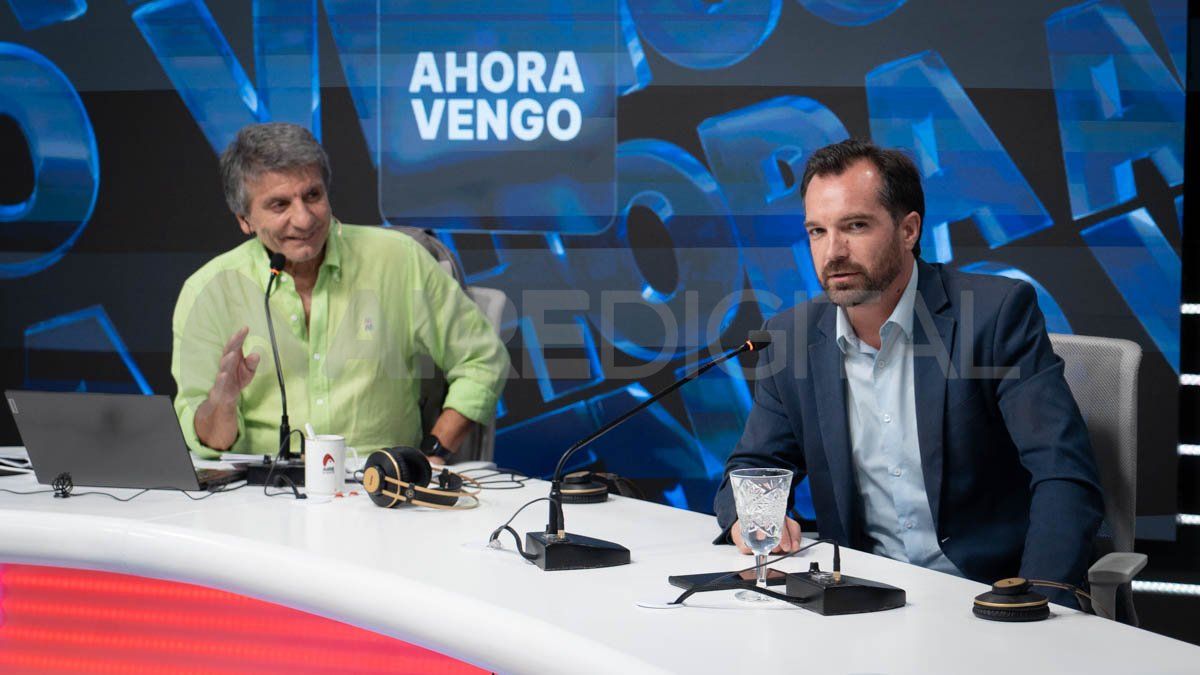 El intendente de Santo Tomé durante una entrevista con Luis Mino en los estudios de AIRE. El intendente de Santo Tomé durante una entrevista con Luis Mino en los estudios de AIRE.