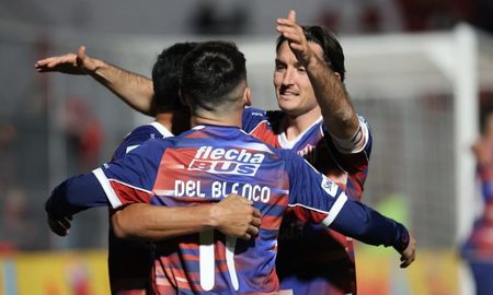 Mauro Pittón marcó un doblete en la victoria parcial del tatengue ante Instituto. Mauro Pittón marcó un doblete en la victoria parcial del tatengue ante Instituto.
