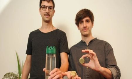 Emprendedores santafesinos inventaron una botella para tomar mate sin bombilla y la venden en dólares a 47 países Emprendedores santafesinos inventaron una botella para tomar mate sin bombilla y la venden en dólares a 47 países