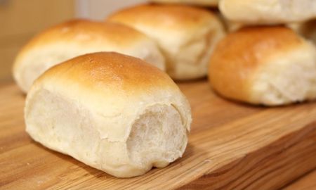 Pan de pebete: cómo hacerlo en casa, de forma fácil y rápida. Pan de pebete: cómo hacerlo en casa, de forma fácil y rápida.