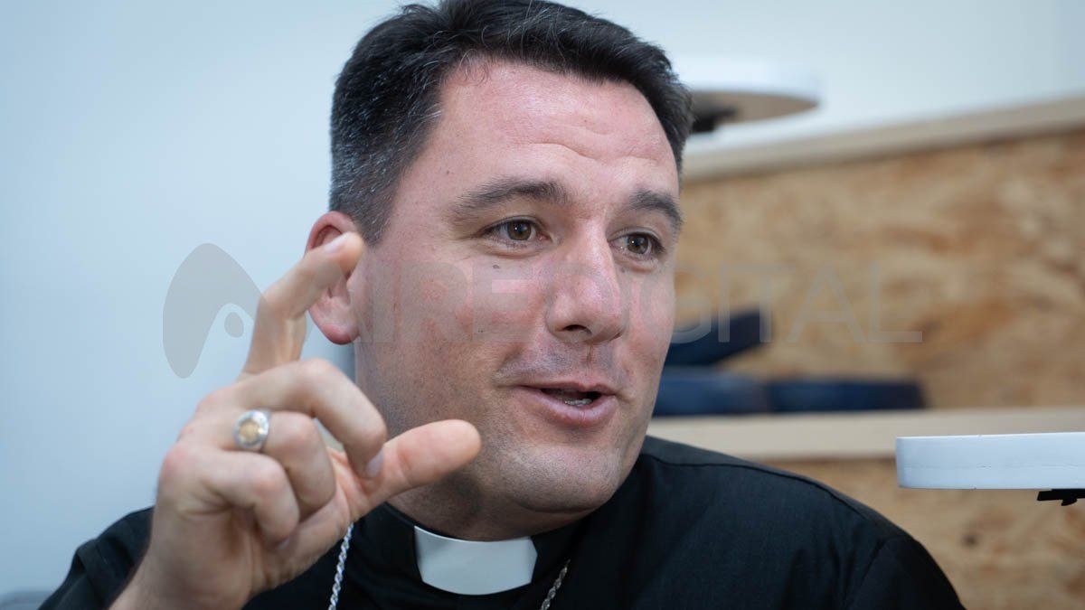El nuevo obispo auxiliar de Santa Fe, Matías Vecino, es un hombre simple y de palabras sencillas. El nuevo obispo auxiliar de Santa Fe, Matías Vecino, es un hombre simple y de palabras sencillas.