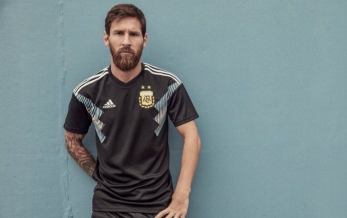 Messi posó con la camiseta del Mundial