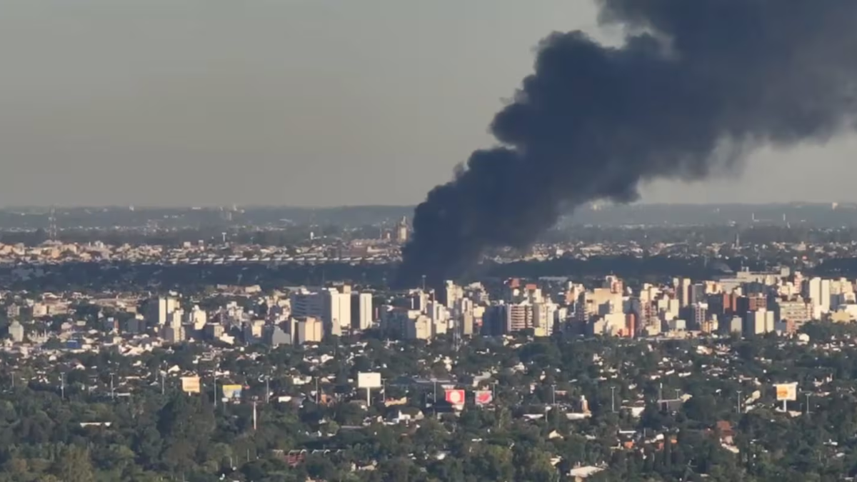 Usuarios registraron el humo visible desde varias cuadras.