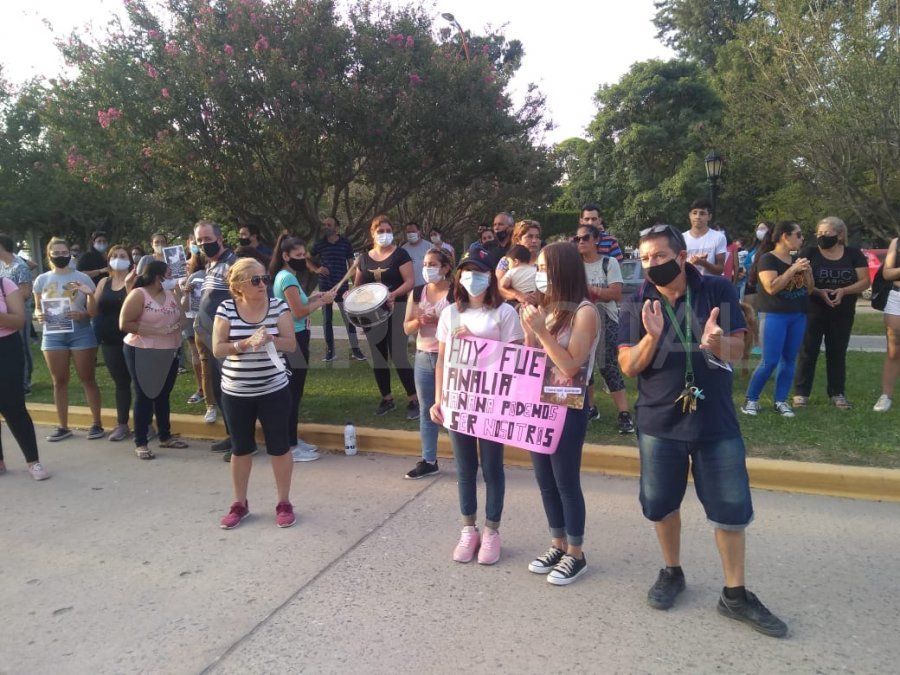 Los familiares de Marcela Maydana se concentraron frente a la comisaría en Recreo.