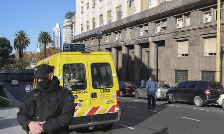 En Palacio de Hacienda funcionan también otras dependencias además de Economía, como Transporte, Obras Públicas, el Ministerio de la Mujer y la Secretaría de Energía. En Palacio de Hacienda funcionan también otras dependencias además de Economía, como Transporte, Obras Públicas, el Ministerio de la Mujer y la Secretaría de Energía.