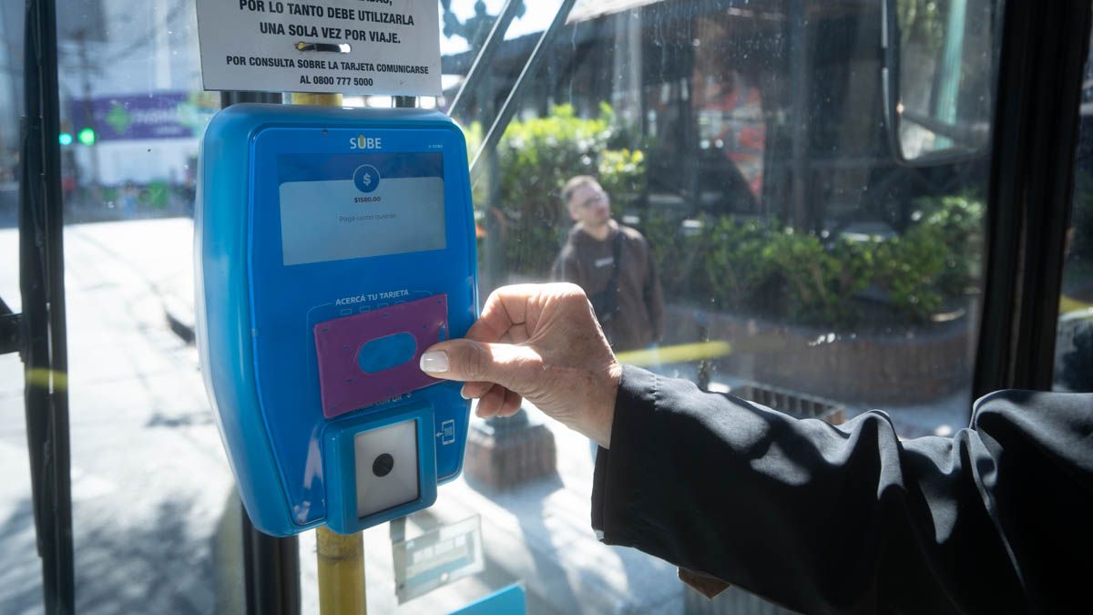 El boleto de colectivos en Santa Fe ya refleja el nuevo valor de $1.720 en las validadoras SUBE.&nbsp;