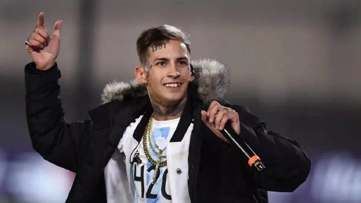 L-Gante en Bolivia: lo recibieron en limusina con su nombre grabado