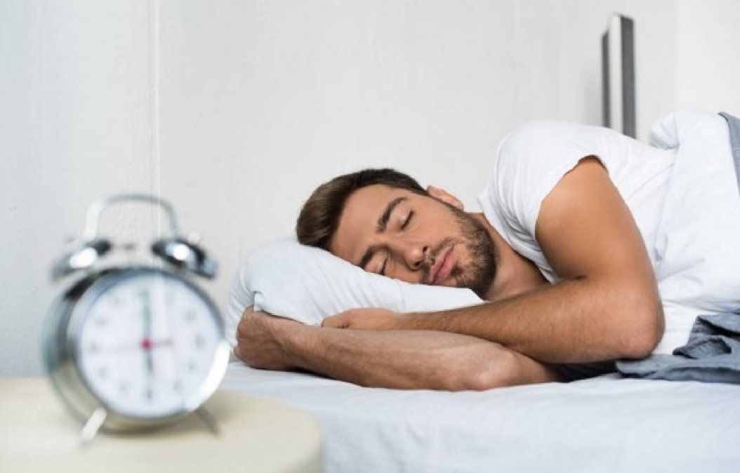 Qué puede pasar si se duerme menos de 6 horas diarias