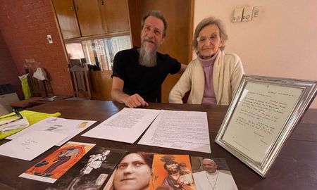 La historia del santafesino que soñó con el papa Francisco, le escribió y terminó siendo su zapatero La historia del santafesino que soñó con el papa Francisco, le escribió y terminó siendo su zapatero