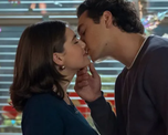 El fenómeno literario del hockey romance llegó al catálogo de Prime Video con Off Campus. El fenómeno literario del hockey romance llegó al catálogo de Prime Video con Off Campus.
