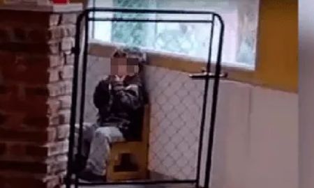 Encerraron a un nene en la cocina de una guardería como si fuera un perro porque lloraba mucho Encerraron a un nene en la cocina de una guardería como si fuera un perro porque lloraba mucho