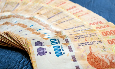 Para qué sirve envolver billetes en papel aluminio y por qué cada vez más lo hacen. Para qué sirve envolver billetes en papel aluminio y por qué cada vez más lo hacen.