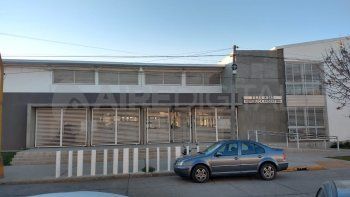 Una violenta pelea terminó con un adolescente baleado, a la salida de la escuela.
