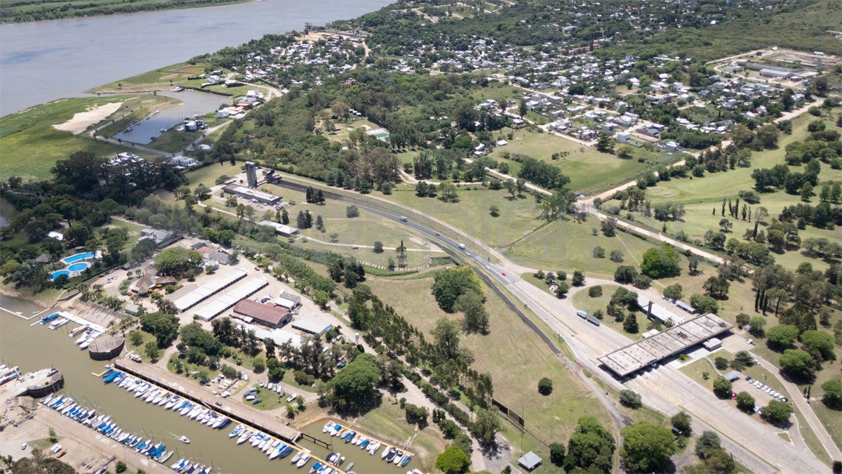 La obra comenzó por la cabecera santafesina en sentido Paraná - Santa Fe. 