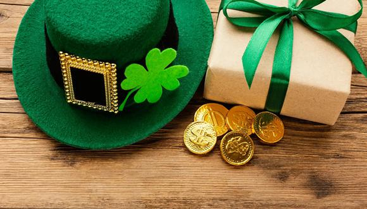 A san Patricio se le atribuyen varios milagros, el más popular tiene que ver el sacar y espantar a todas las serpientes de Irlanda.