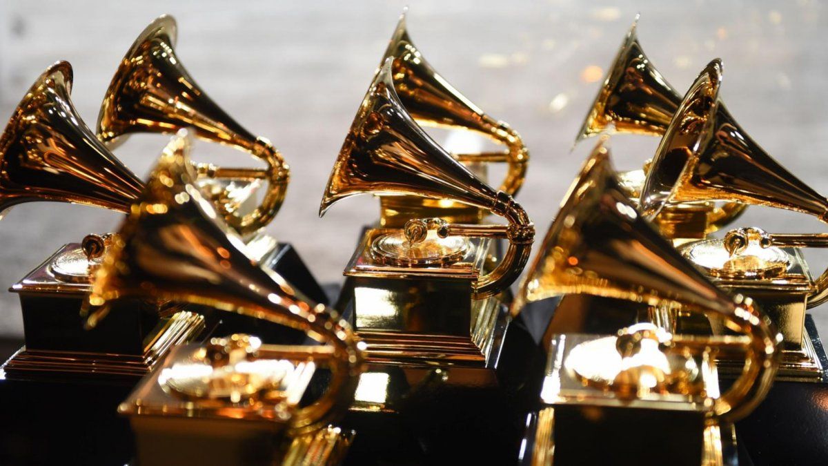 Por aumento de contagios de variante ómicron, posponen premios Grammy 2022