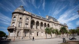 Los gremios docentes pidieron al Ejecutivo que convoque a paritarias por salarios.   Los gremios docentes pidieron al Ejecutivo que convoque a paritarias por salarios.