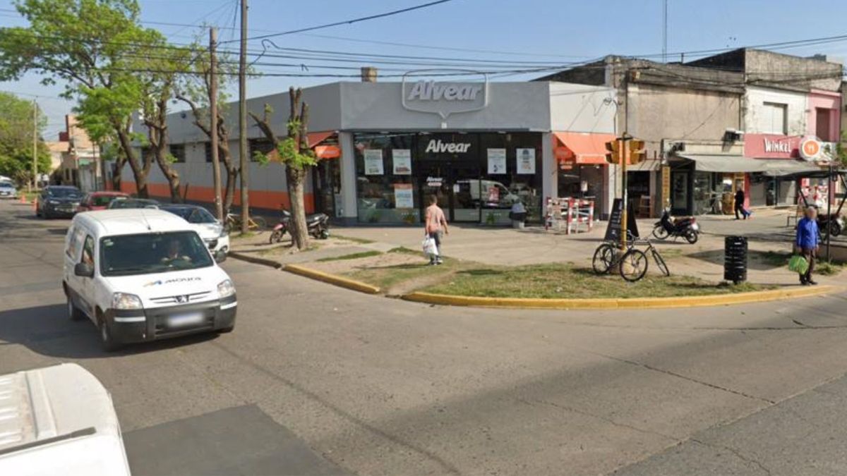 El supermercado Alvear de Aristóbulo del Valle y J.P. López. El supermercado Alvear de Aristóbulo del Valle y J.P. López.