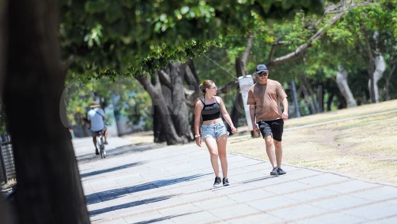 Siguen los días de mucho calor en Santa Fe: cuándo llegará el alivio a la región